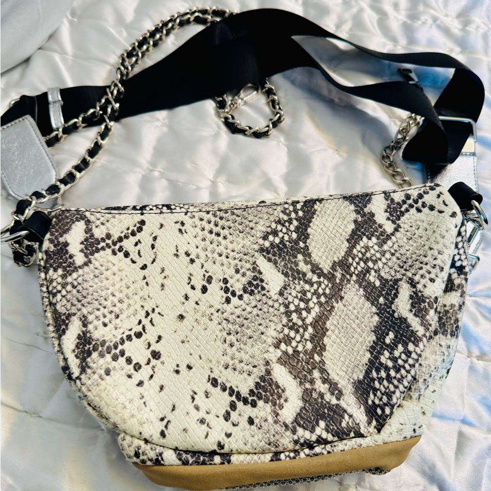 Steve Madden Snake Print Shoulder / Belt Bag in Black and Cream NWOT - Picture 11 of 15